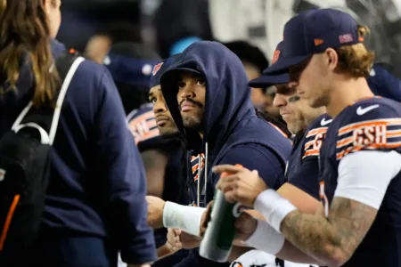 Williams returns to practice and is questionable for game with Packers